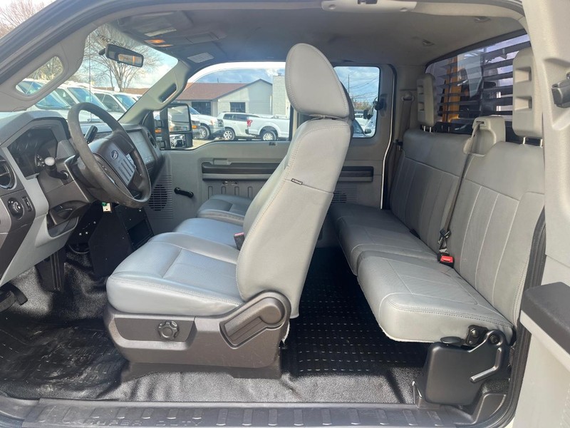 Ford Super Duty F-250 SRW Vehicle Image 06