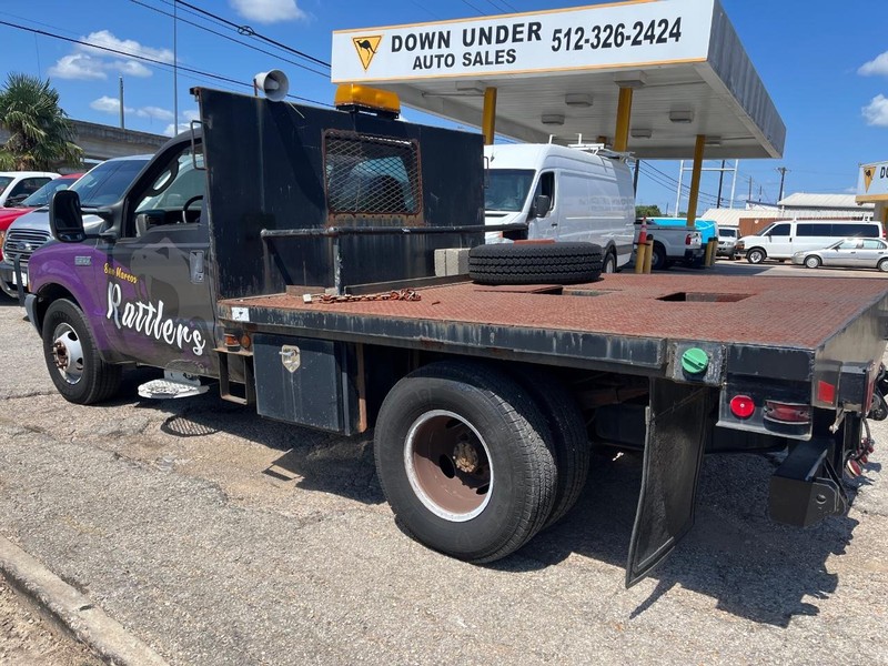 Ford Super Duty F-350 DRW Vehicle Image 03