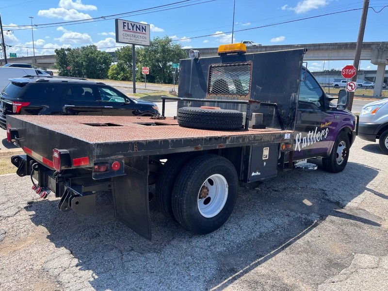 Ford Super Duty F-350 DRW Vehicle Image 05