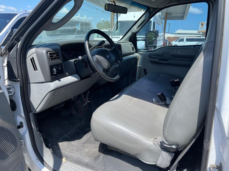 Ford Super Duty F-350 DRW Vehicle Image 08