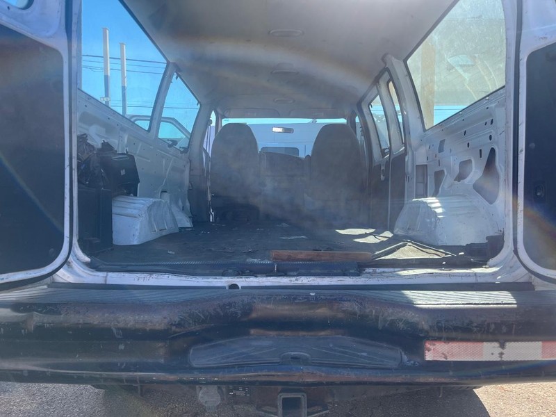Ford Econoline Wagon Vehicle Image 07