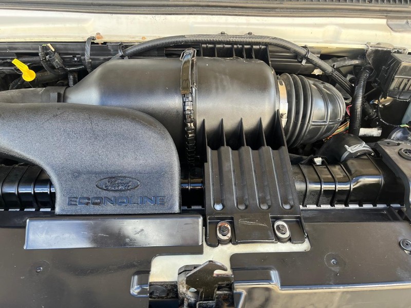 Ford Econoline Wagon Vehicle Image 07