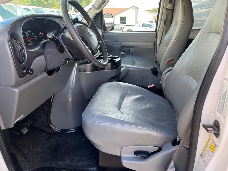 Ford Econoline Wagon Vehicle Image 08