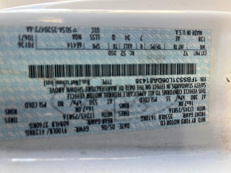 Ford Econoline Wagon Vehicle Image 17