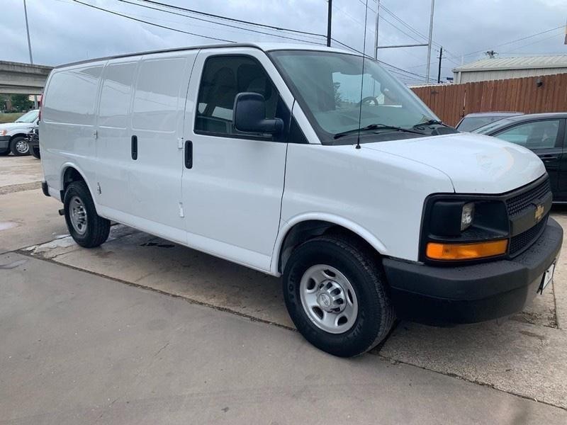 Chevrolet Express Cargo Van Vehicle Image 02
