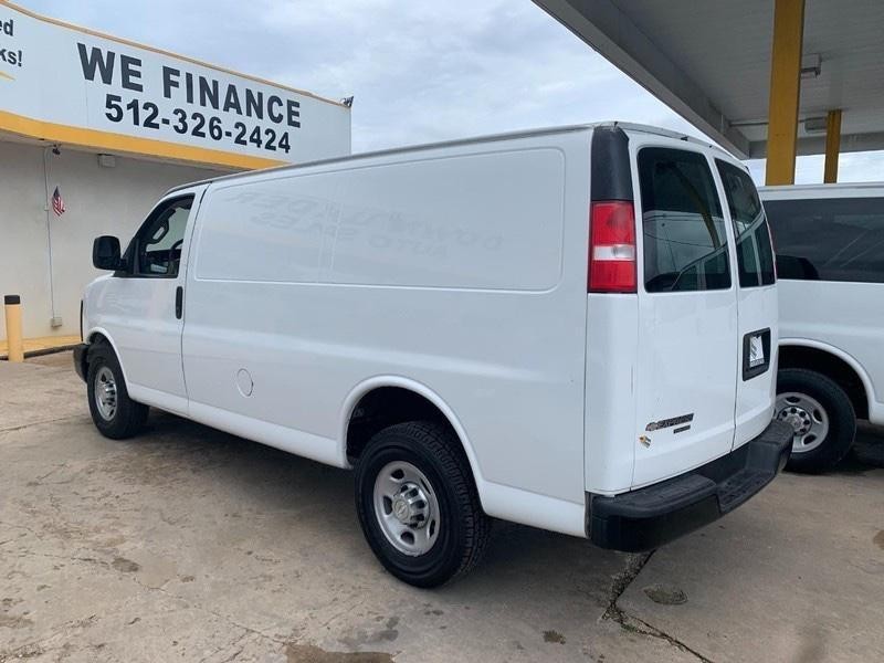 Chevrolet Express Cargo Van Vehicle Image 04
