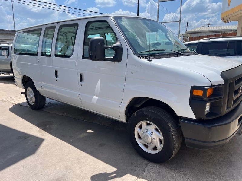 Ford Econoline Cargo Van Vehicle Image 03