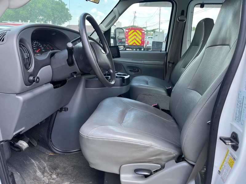 Ford Econoline Cargo Van Vehicle Image 07