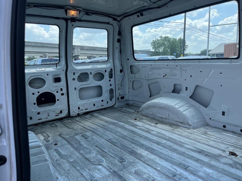 Ford Econoline Cargo Van Vehicle Image 09