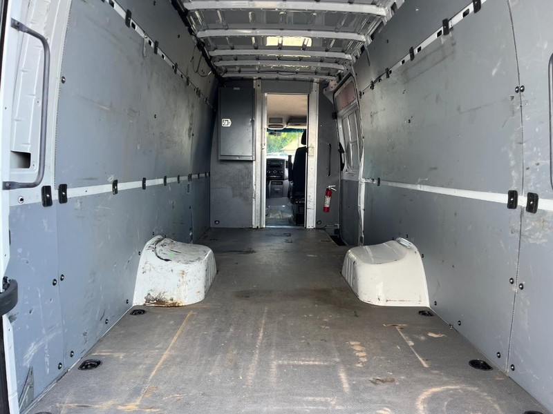 Mercedes-Benz Sprinter Vehicle Image 14
