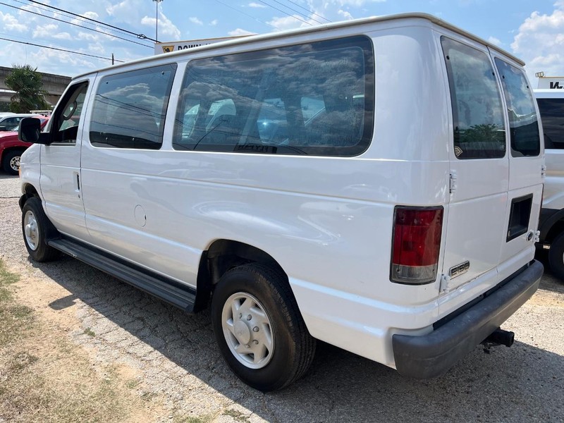 Ford Econoline Wagon Vehicle Image 06