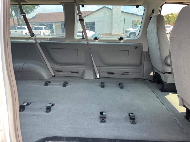 Ford Econoline Wagon Vehicle Image 11