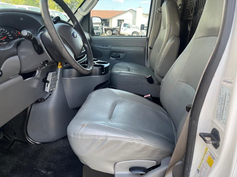 Ford Econoline Cargo Van Vehicle Image 05