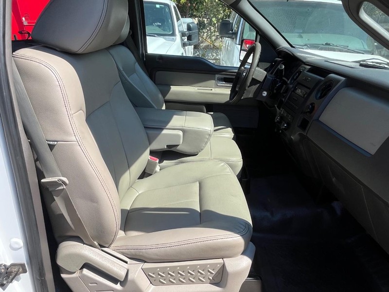 Ford Econoline Cargo Van Vehicle Image 06