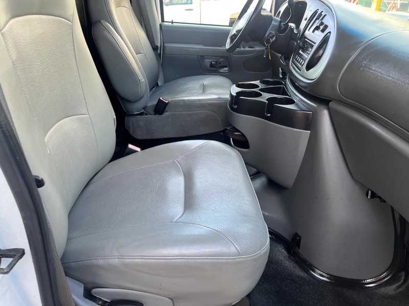 Ford Econoline Cargo Van Vehicle Image 07