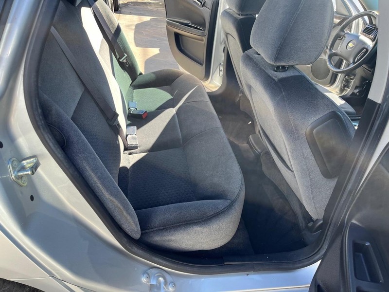 Chevrolet Impala Limited Vehicle Image 08