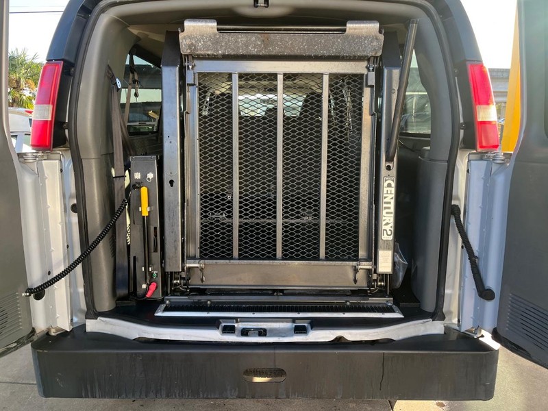 Chevrolet Express Passenger Vehicle Image 12