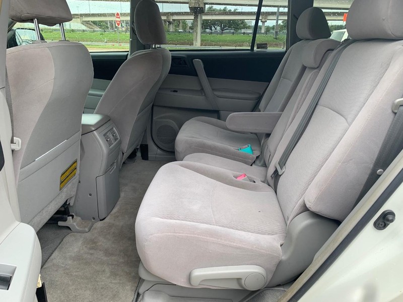 Toyota Highlander Vehicle Image 13