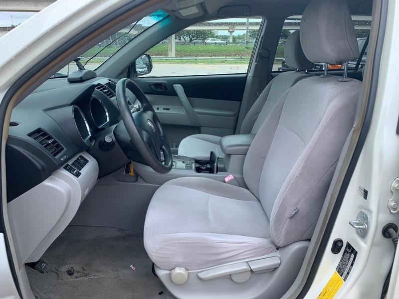 Toyota Highlander Vehicle Image 14