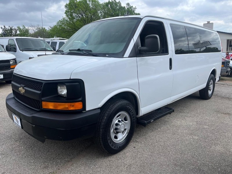 Chevrolet Express Passenger Vehicle Image 03
