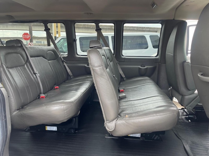 Chevrolet Express Passenger Vehicle Image 09