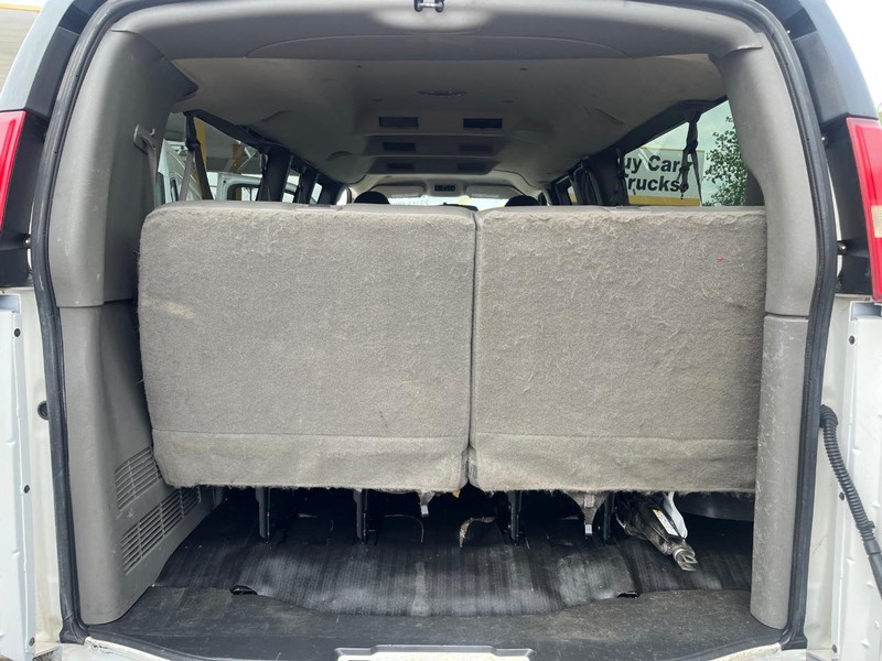 Chevrolet Express Passenger Vehicle Image 10