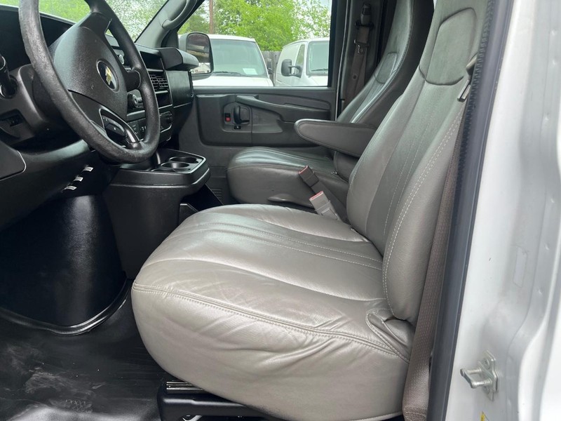 Chevrolet Express Passenger Vehicle Image 11