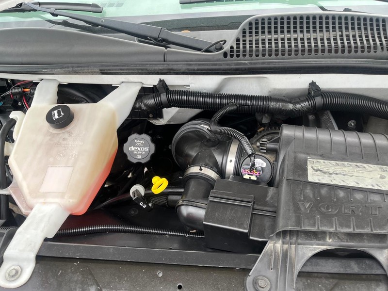 Chevrolet Express Passenger Vehicle Image 15