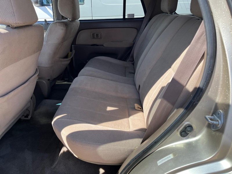 Toyota 4Runner Vehicle Image 09