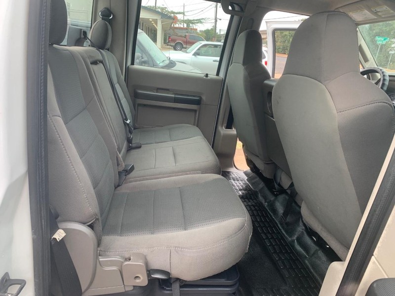 Ford Super Duty F-450 DRW Vehicle Image 12