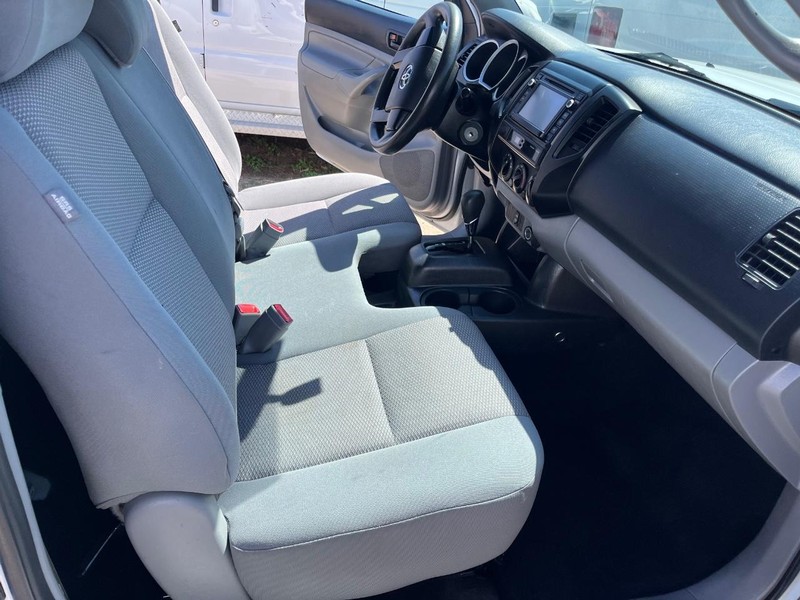 Toyota Tacoma Vehicle Image 09