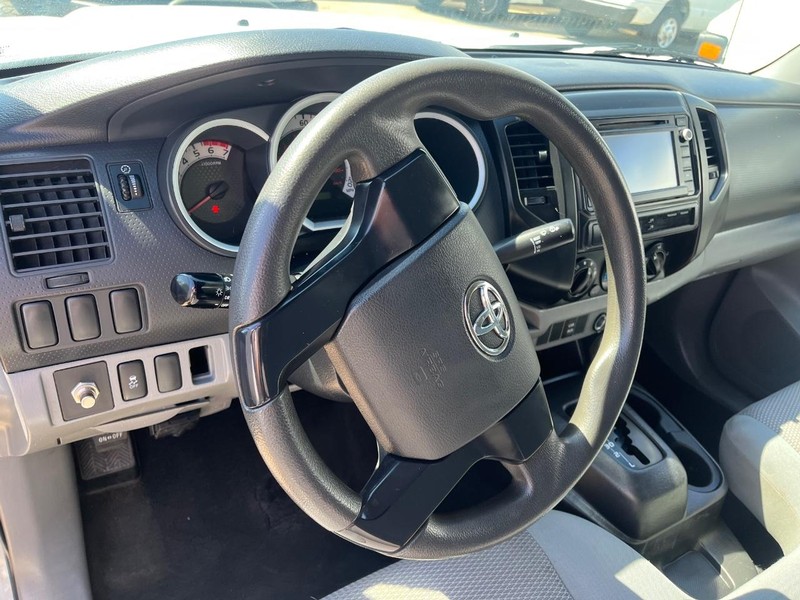 Toyota Tacoma Vehicle Image 10