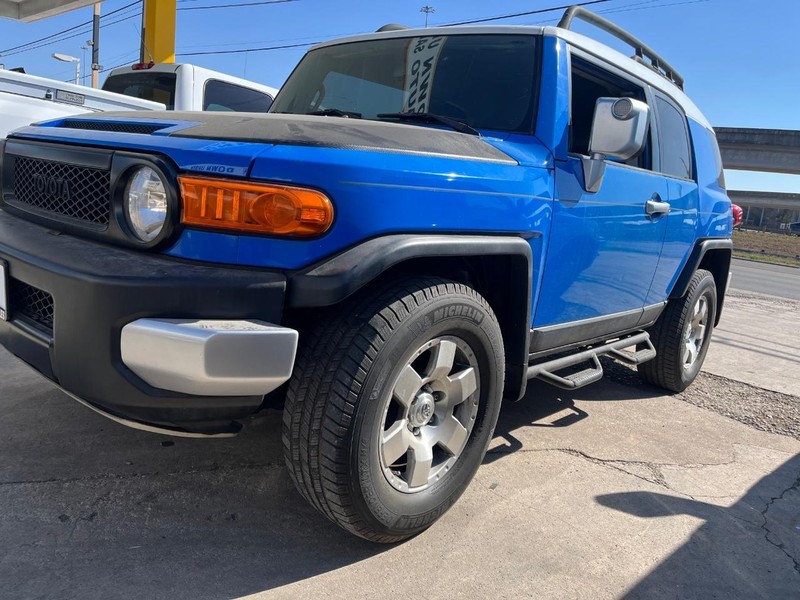 Toyota FJ Cruiser Vehicle Image 03