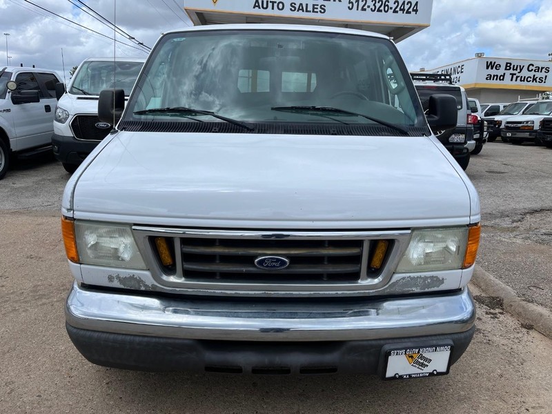 Ford Econoline Wagon Vehicle Image 02