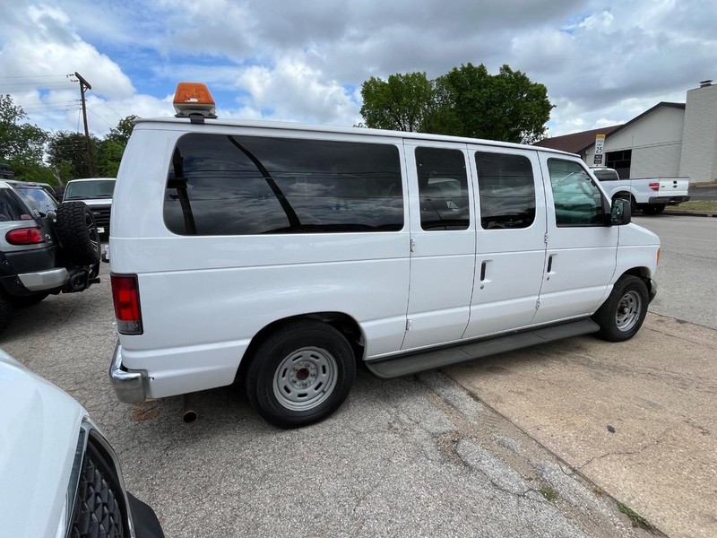 Ford Econoline Wagon Vehicle Image 04