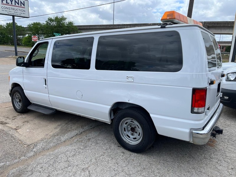 Ford Econoline Wagon Vehicle Image 06
