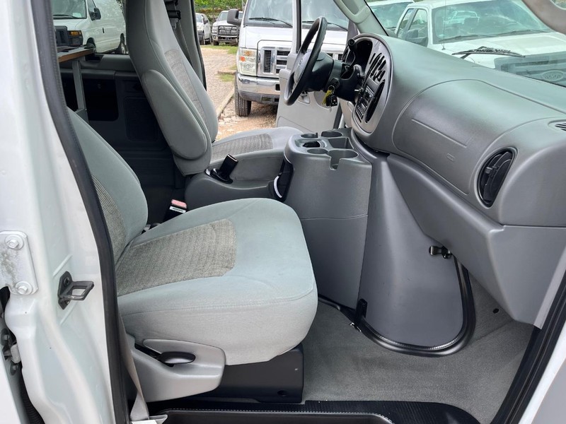 Ford Econoline Wagon Vehicle Image 08