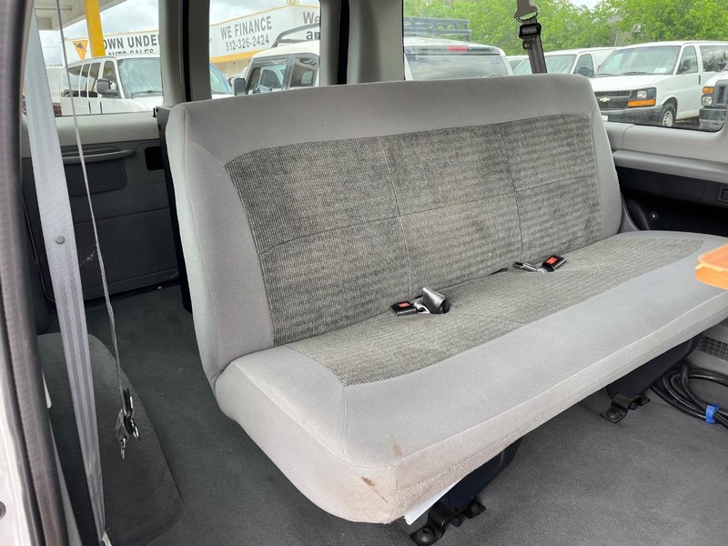 Ford Econoline Wagon Vehicle Image 10