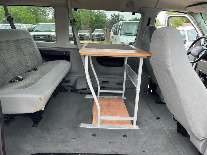 Ford Econoline Wagon Vehicle Image 11