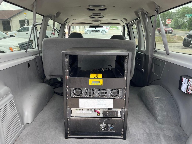 Ford Econoline Wagon Vehicle Image 12