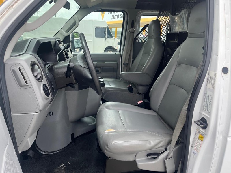 Ford Econoline Cargo Van Vehicle Image 06