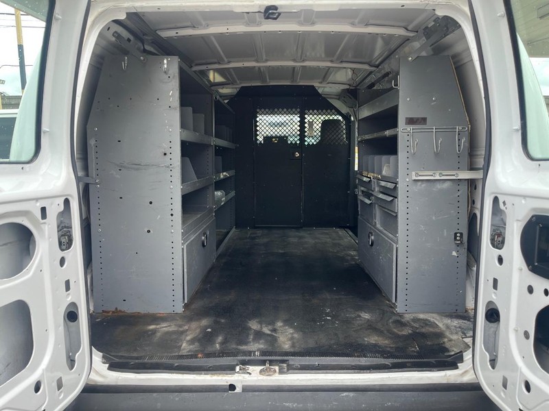 Ford Econoline Cargo Van Vehicle Image 09