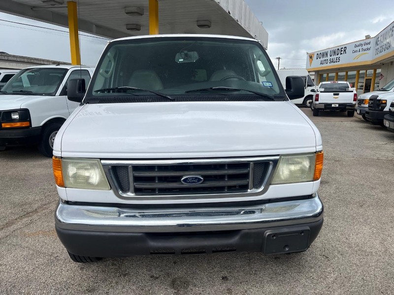 Ford Econoline Wagon Vehicle Image 02