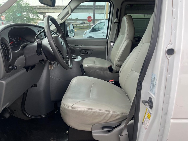 Ford Econoline Wagon Vehicle Image 05