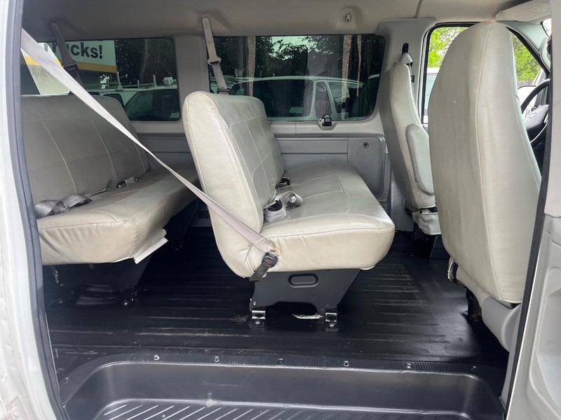 Ford Econoline Wagon Vehicle Image 07
