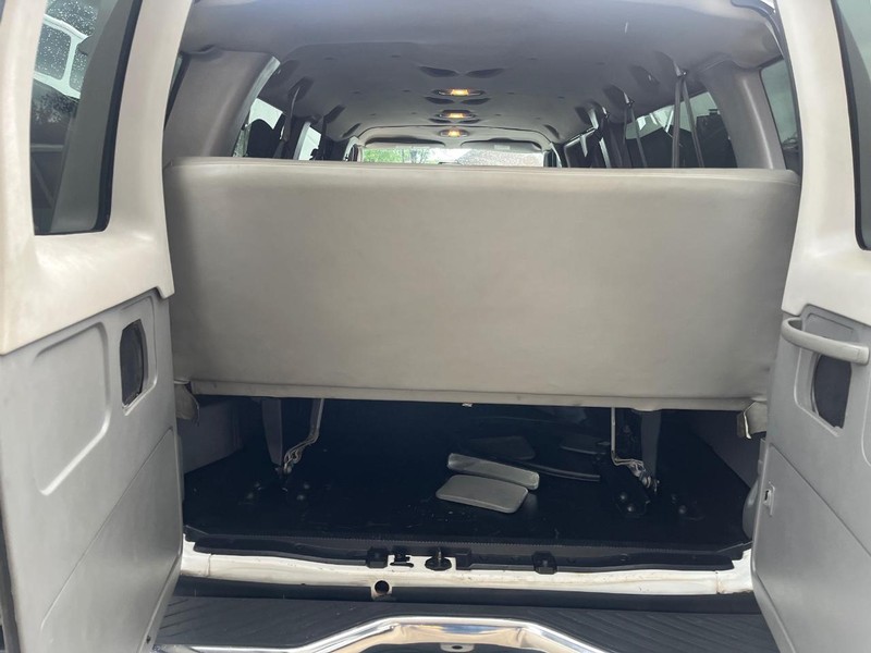 Ford Econoline Wagon Vehicle Image 09