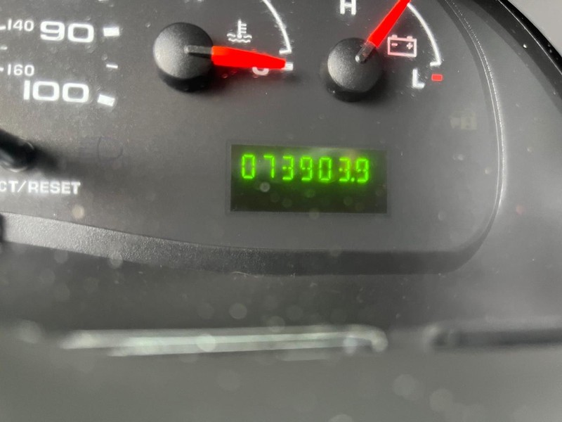 Ford Econoline Wagon Vehicle Image 10