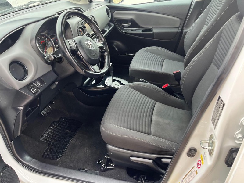 Toyota Yaris Vehicle Image 08