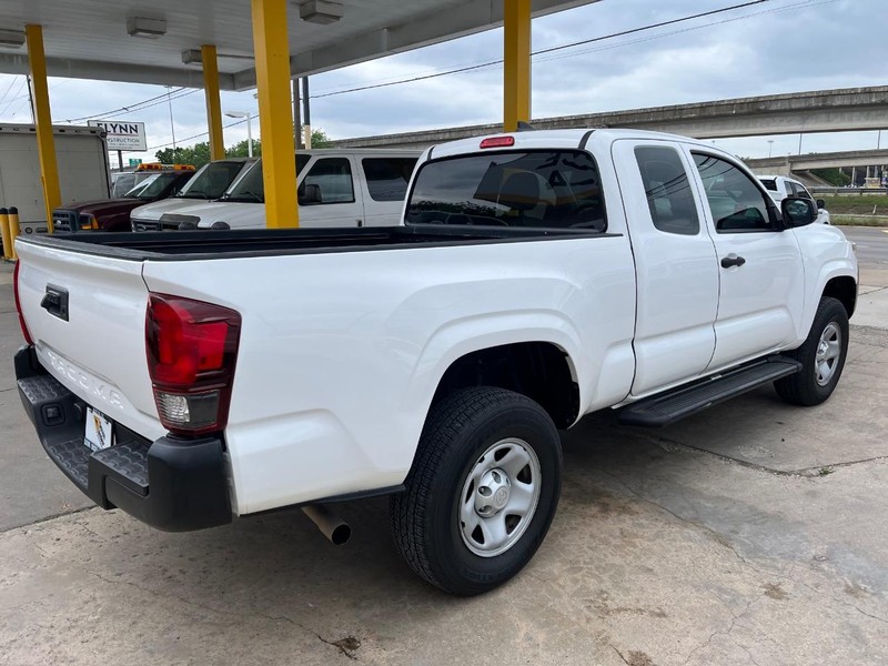 Toyota Tacoma Vehicle Image 03