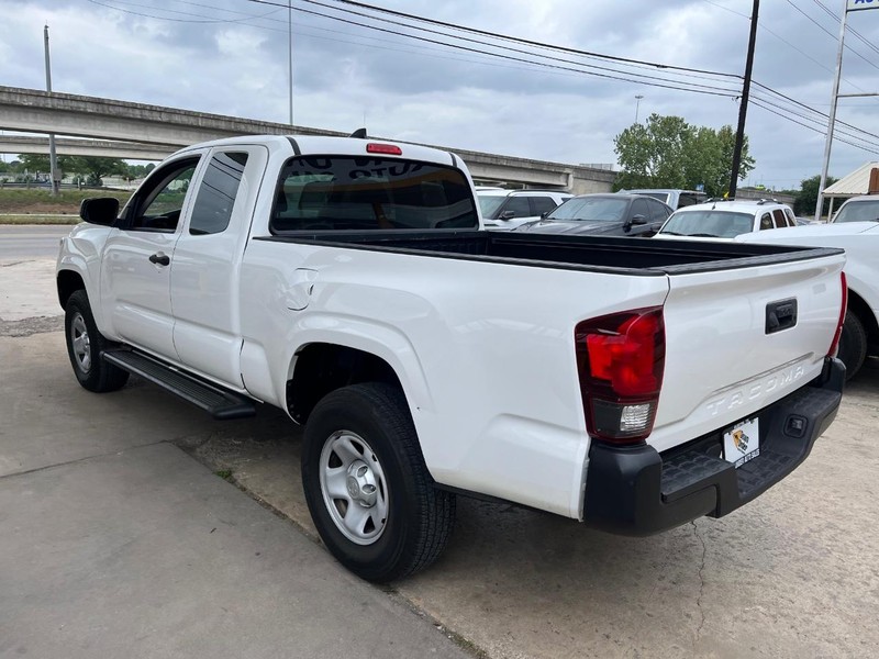 Toyota Tacoma Vehicle Image 04